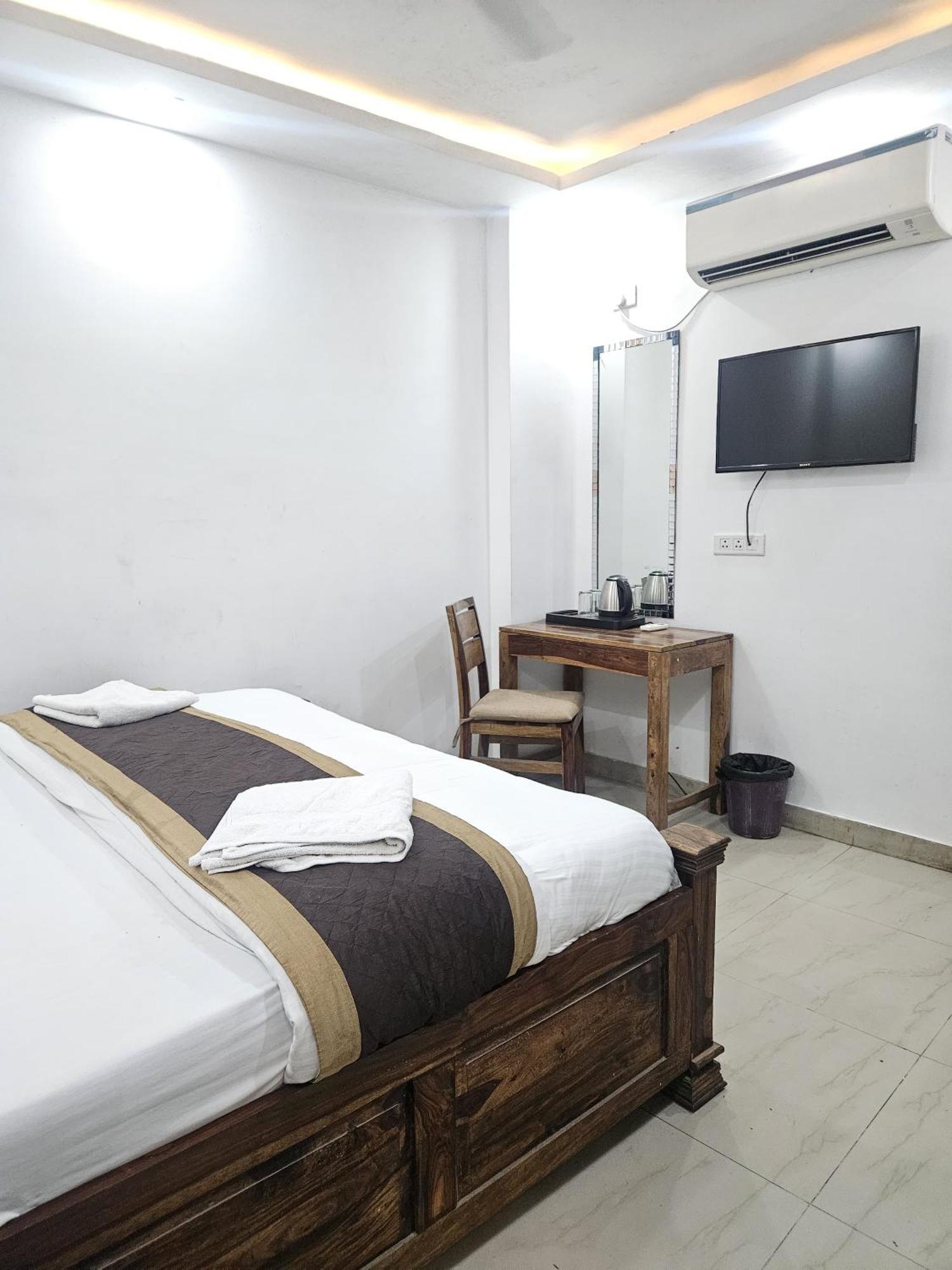 Yess Boss International 3* New Delhi