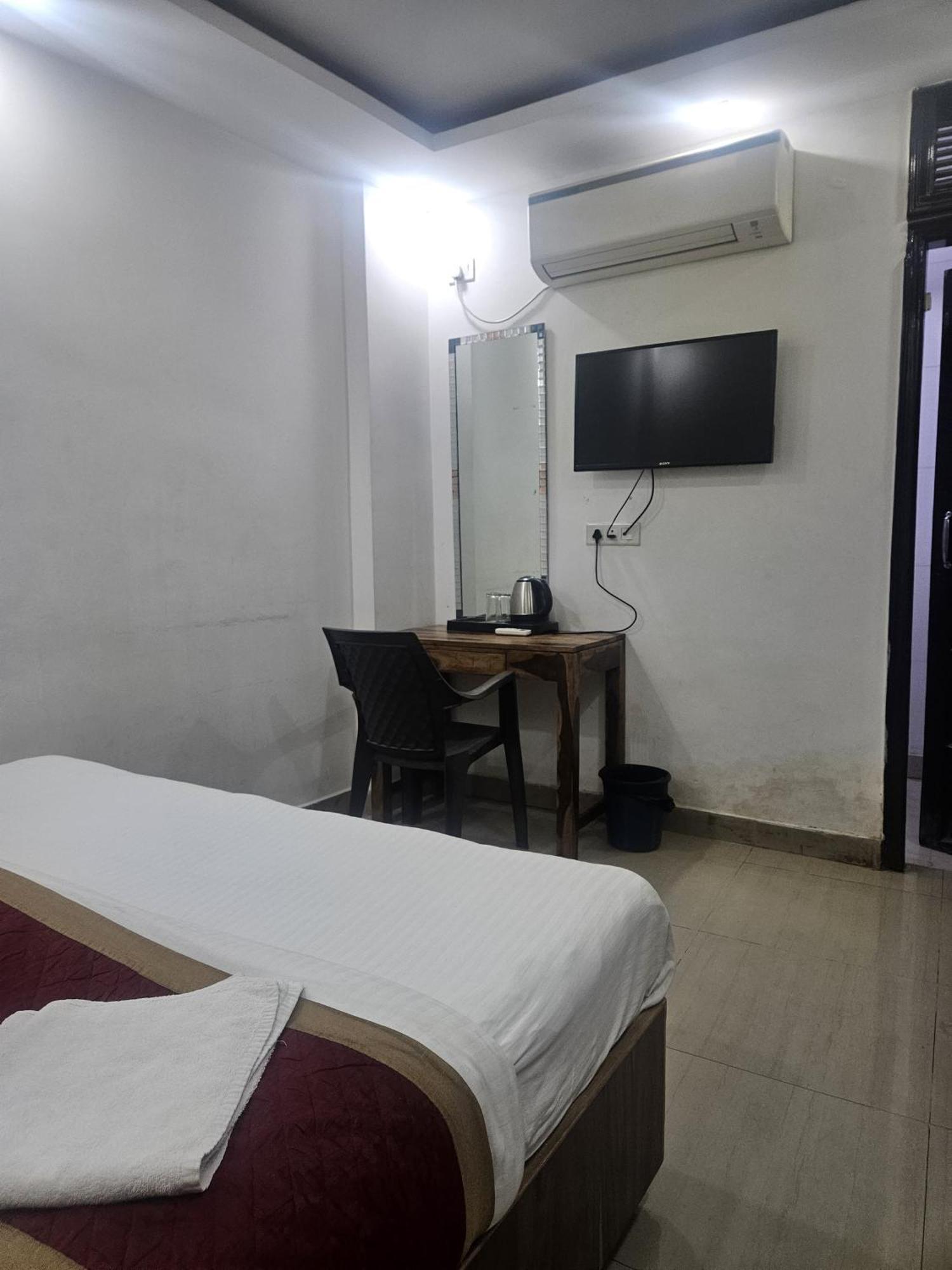Yess Boss International Hotel New Delhi